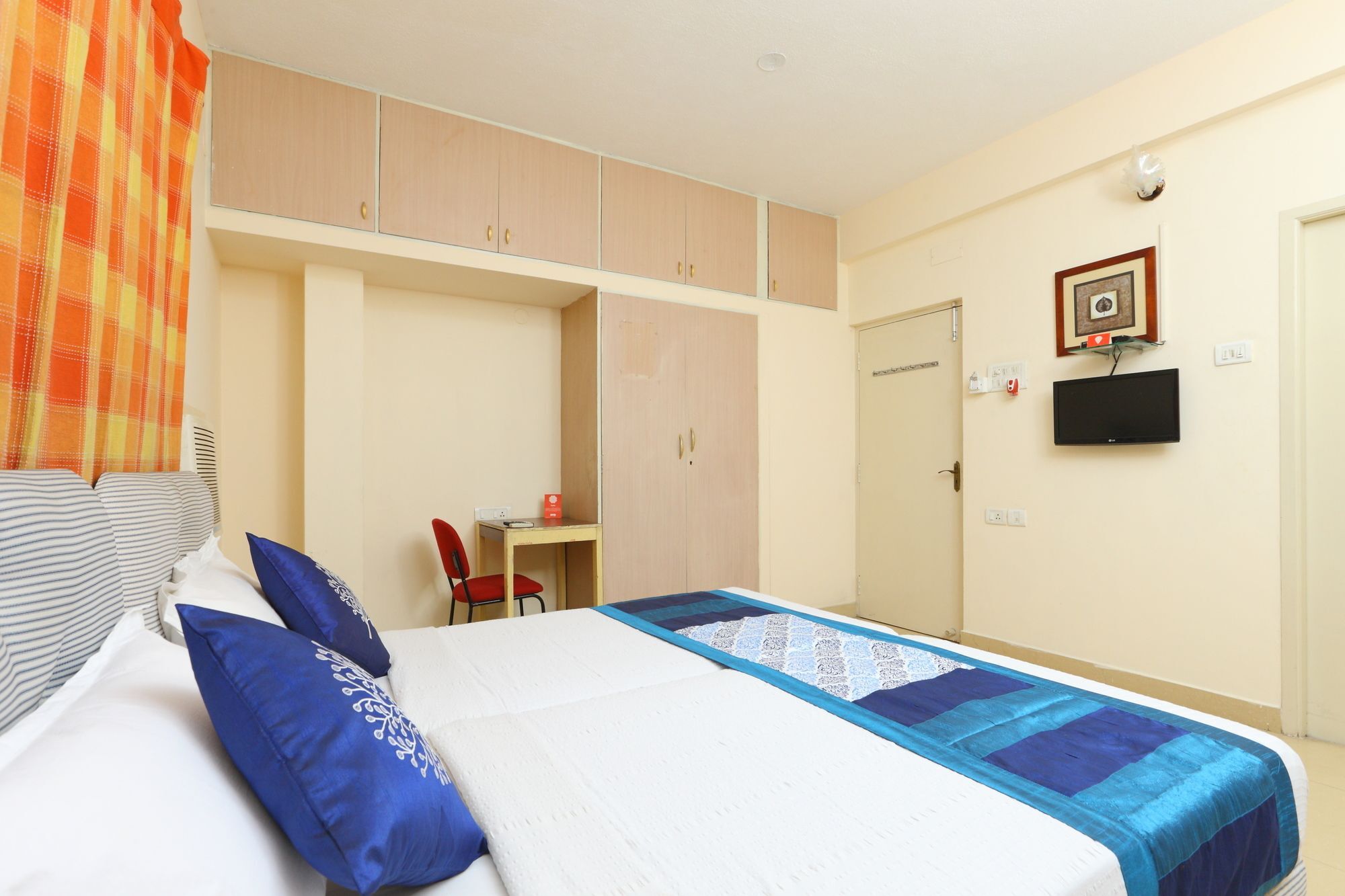 Oyo 38 Silverkey Ashok Nagar 2*