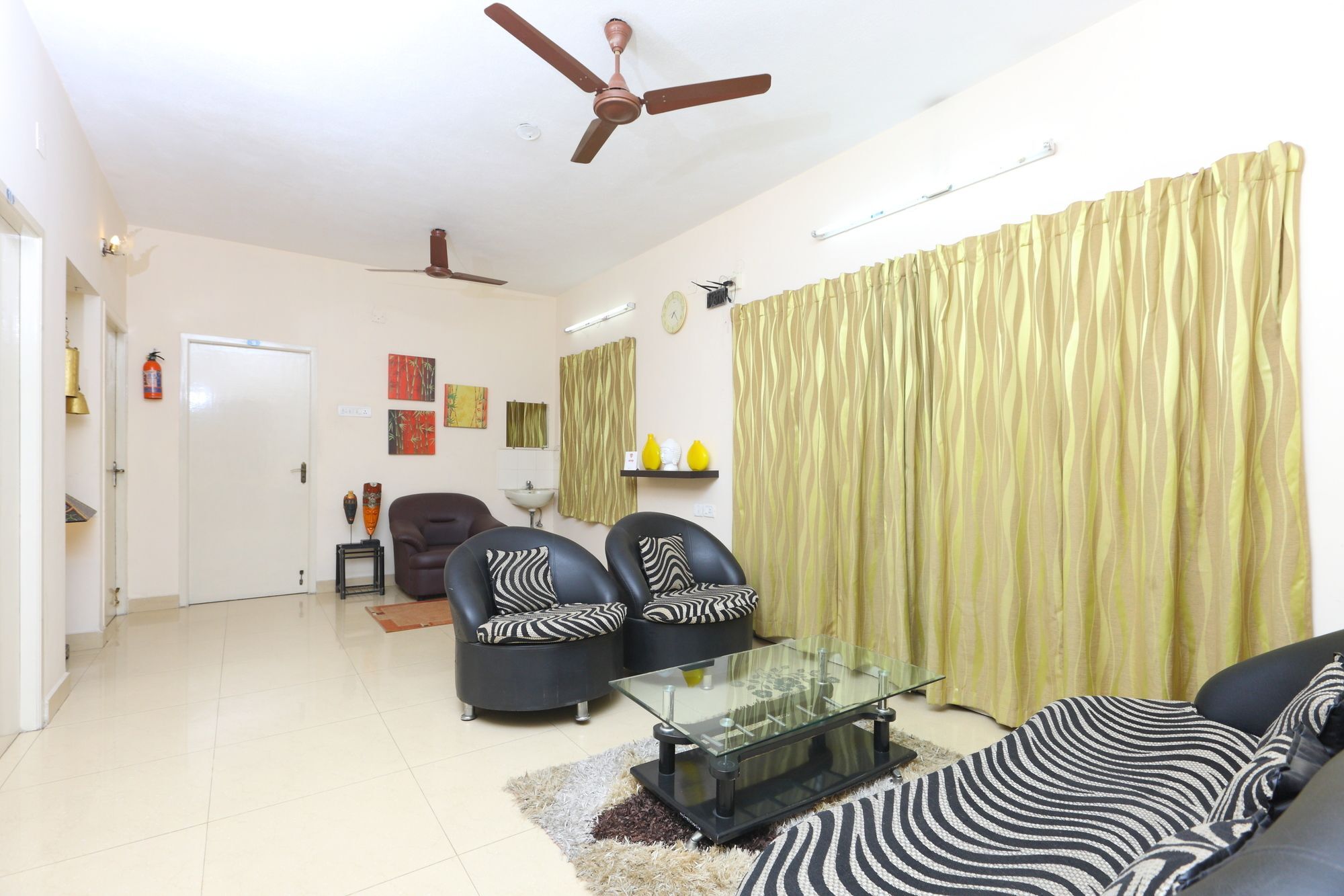 Oyo 38 Silverkey Ashok Nagar 2*