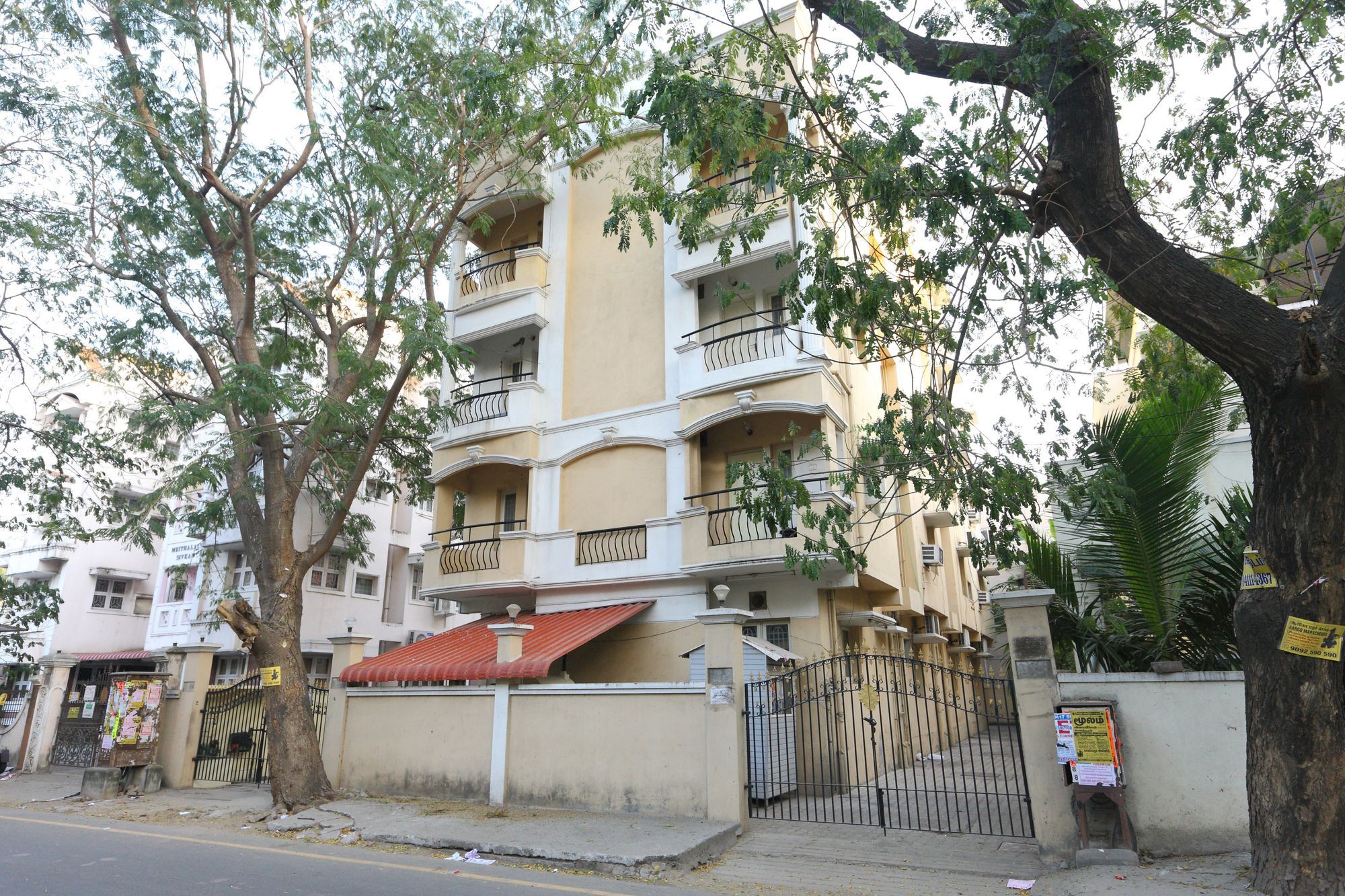 Oyo 38 Silverkey Ashok Nagar 2*
